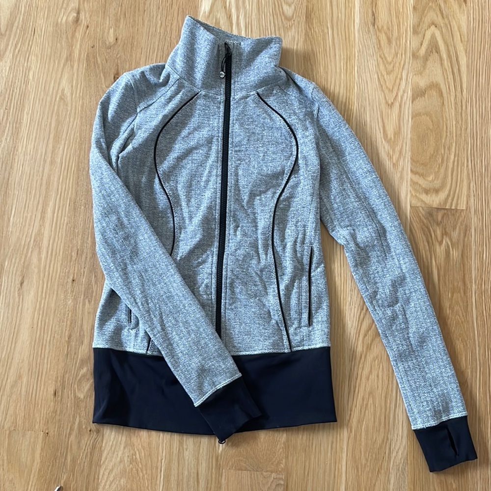 Lululemon zip up sweater size: 6